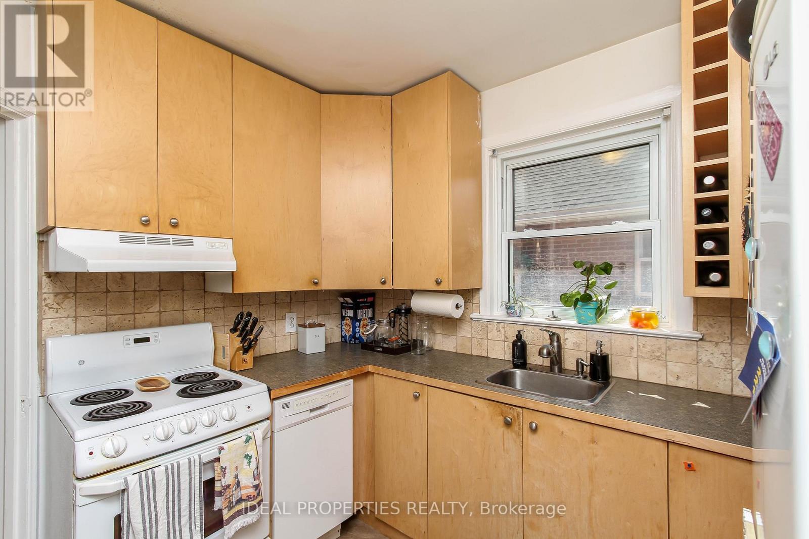 26 Clegg Street, Ottawa, Ontario  K1S 0H8 - Photo 4 - X12106667