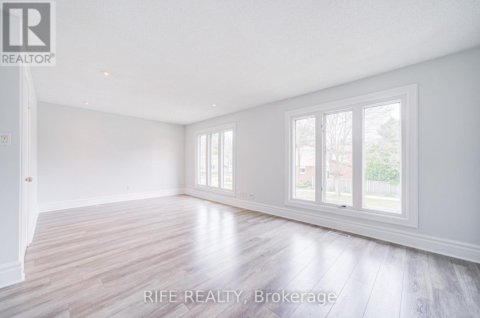 17 Bramble Drive, Toronto, Ontario  M3B 2E9 - Photo 32 - C12103243