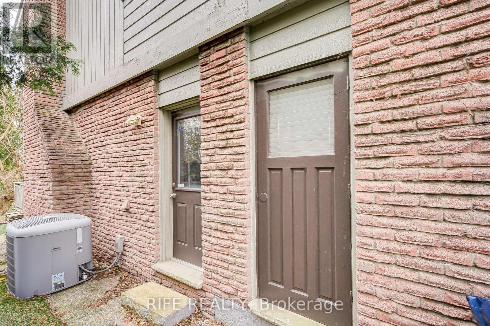 17 Bramble Drive, Toronto, Ontario  M3B 2E9 - Photo 38 - C12103243
