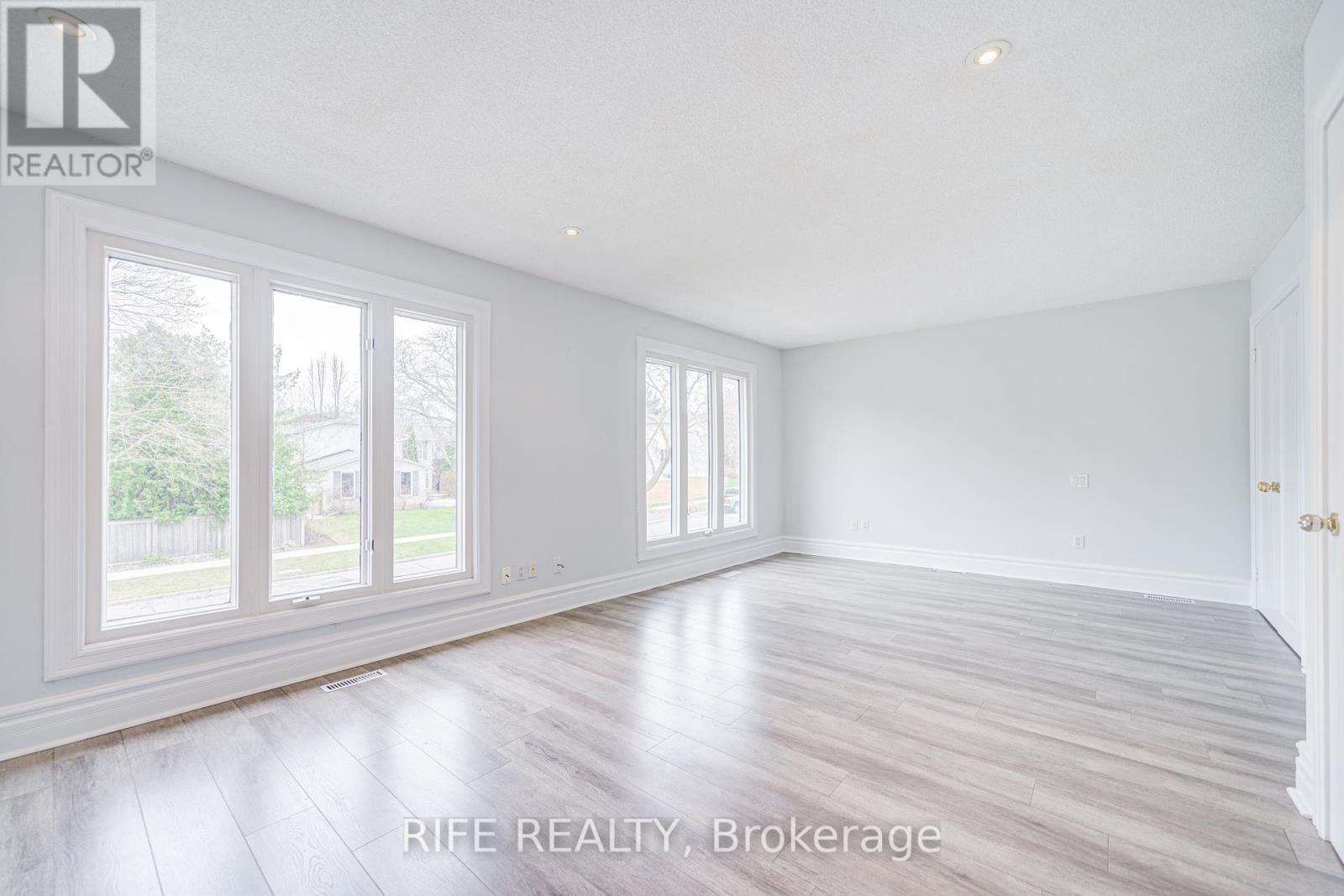 17 Bramble Drive, Toronto, Ontario  M3B 2E9 - Photo 34 - C12103243