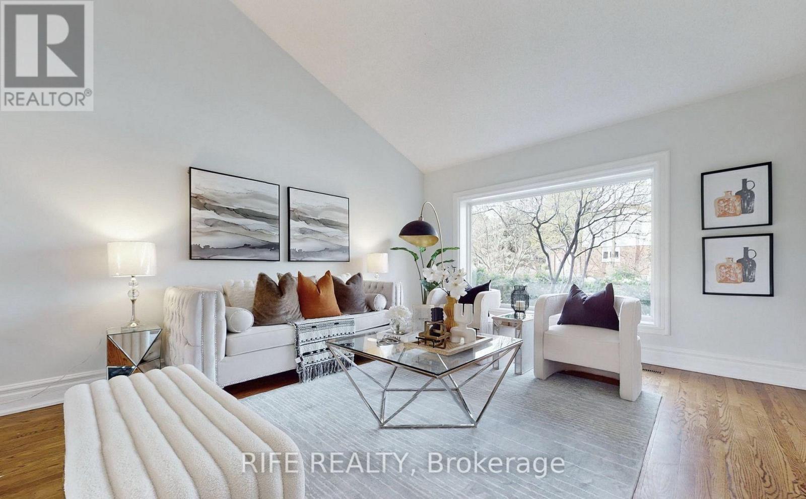 17 Bramble Drive, Toronto, Ontario  M3B 2E9 - Photo 7 - C12103243