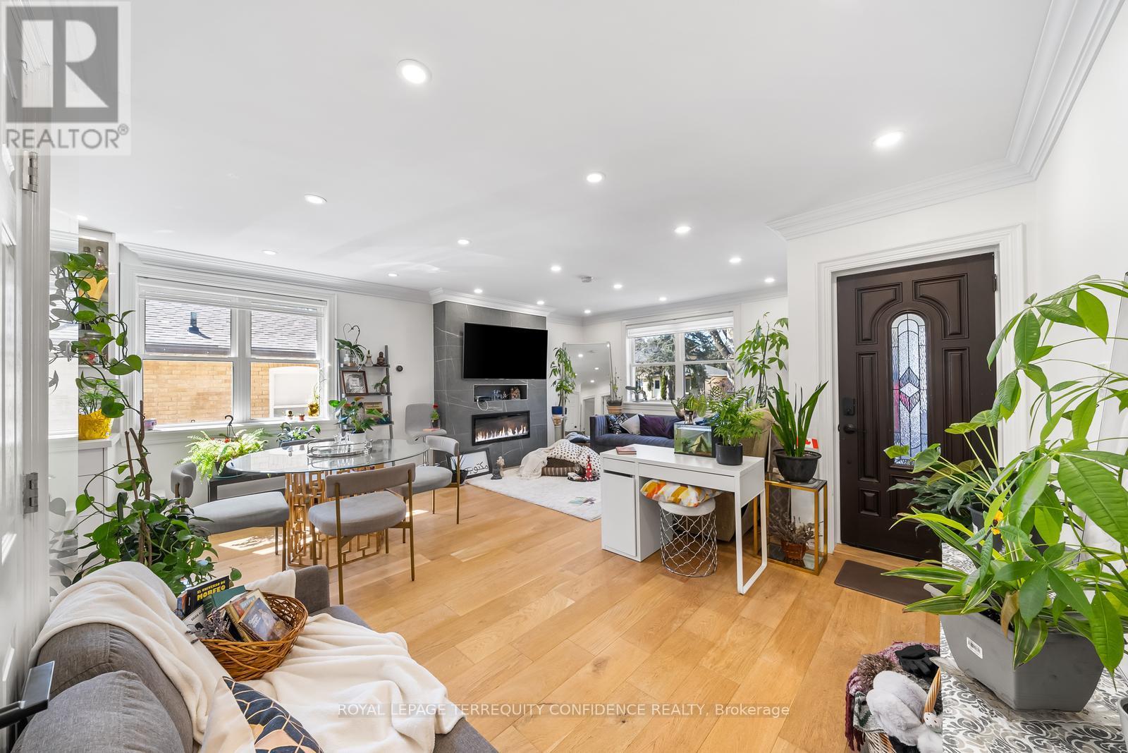 Property at 103 HOUNSLOW AVENUE image 2