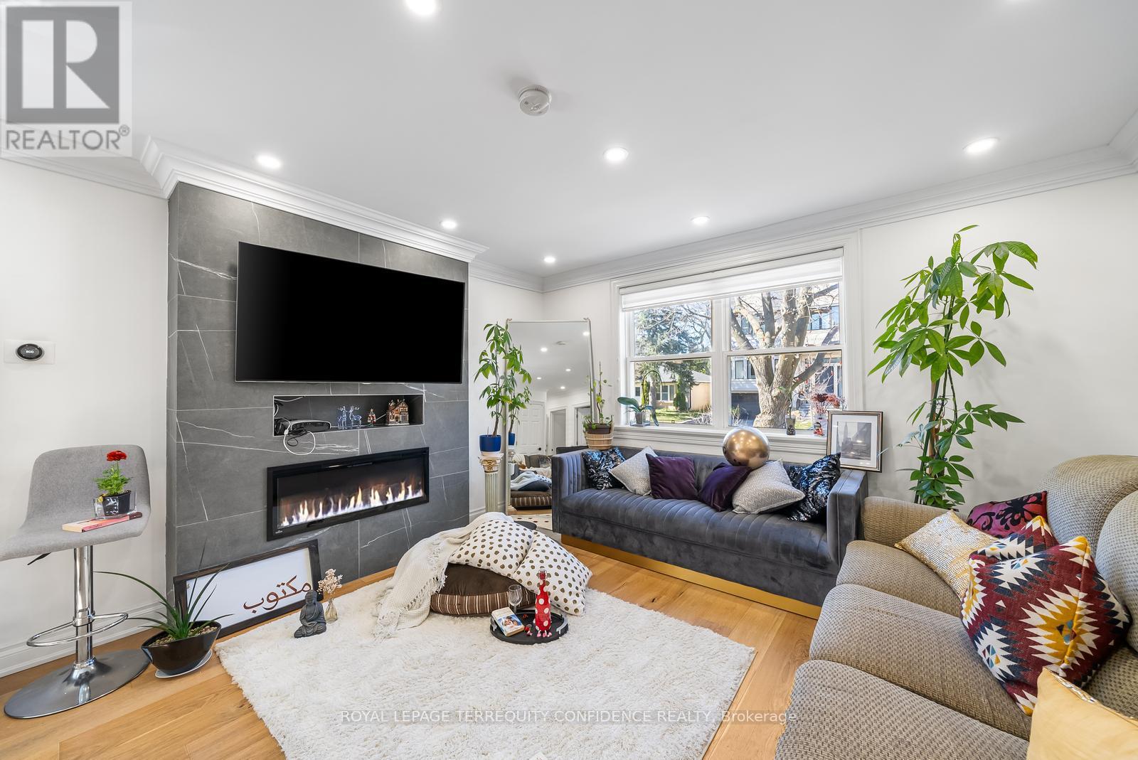 Property at 103 HOUNSLOW AVENUE image 4