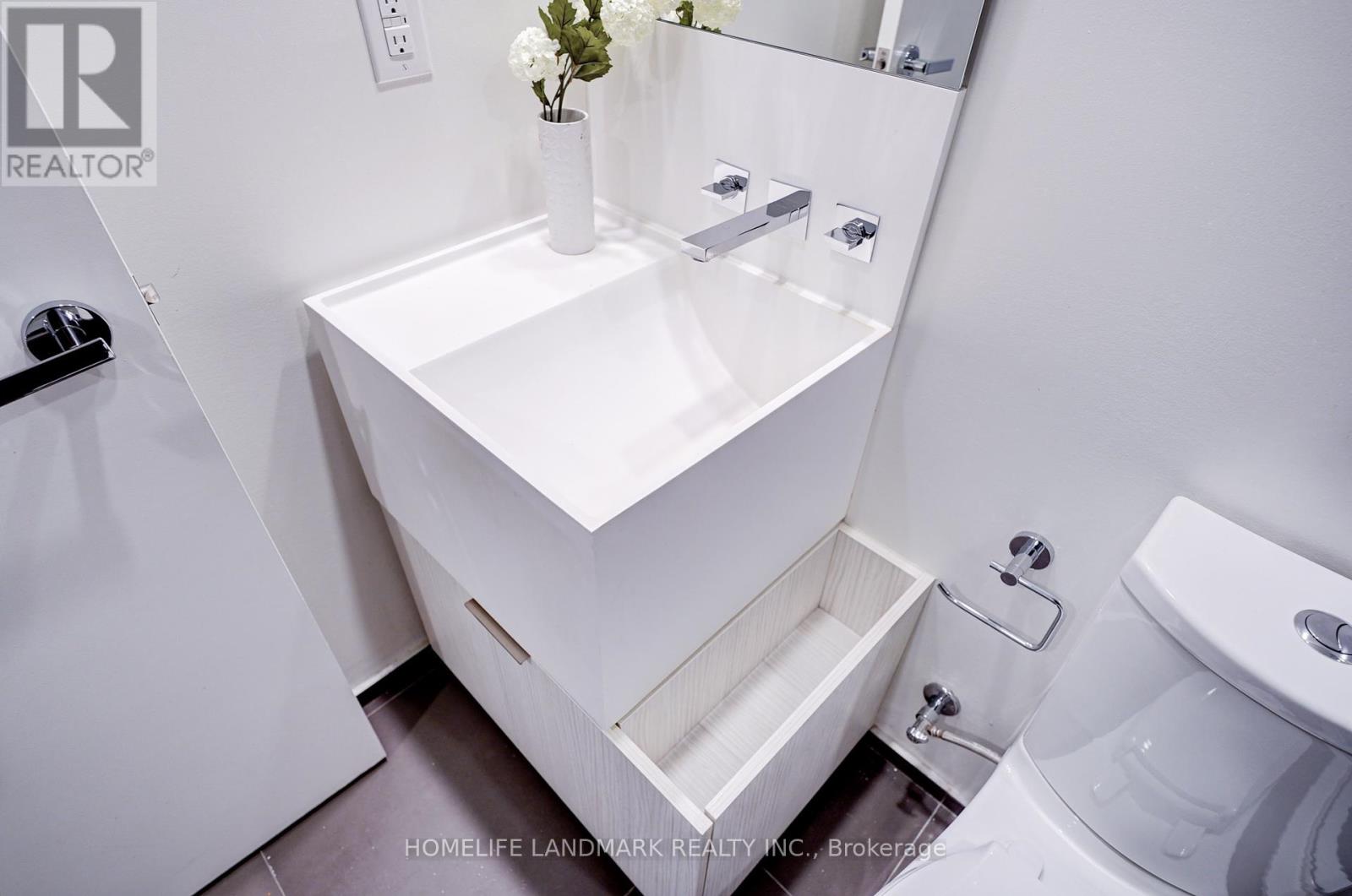 6108 - 1 Bloor Street E, Toronto, Ontario  M4W 1A9 - Photo 10 - C12106682