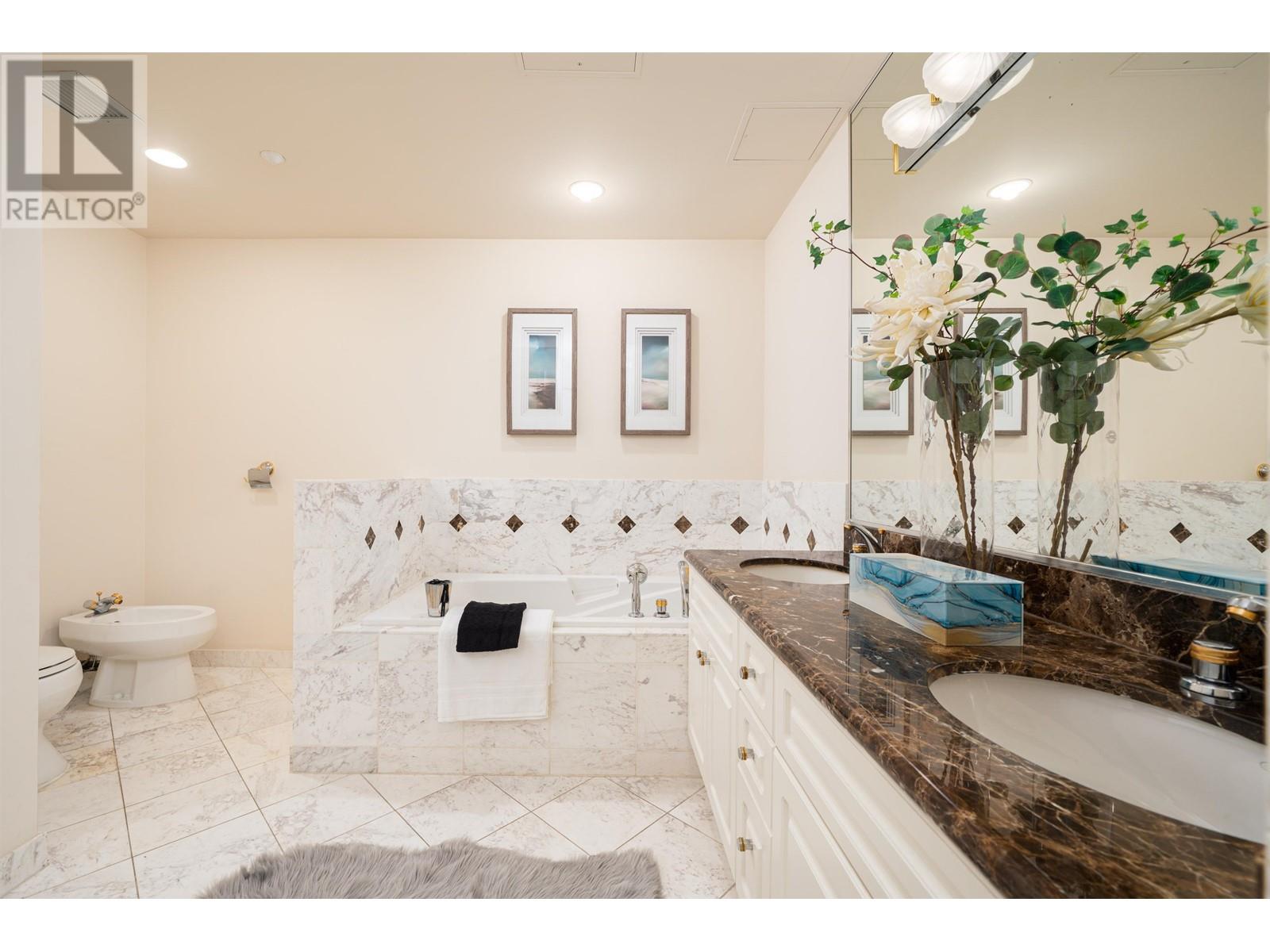 202 1777 Bayshore Drive, Vancouver, British Columbia  V6G 3H2 - Photo 12 - R2982718