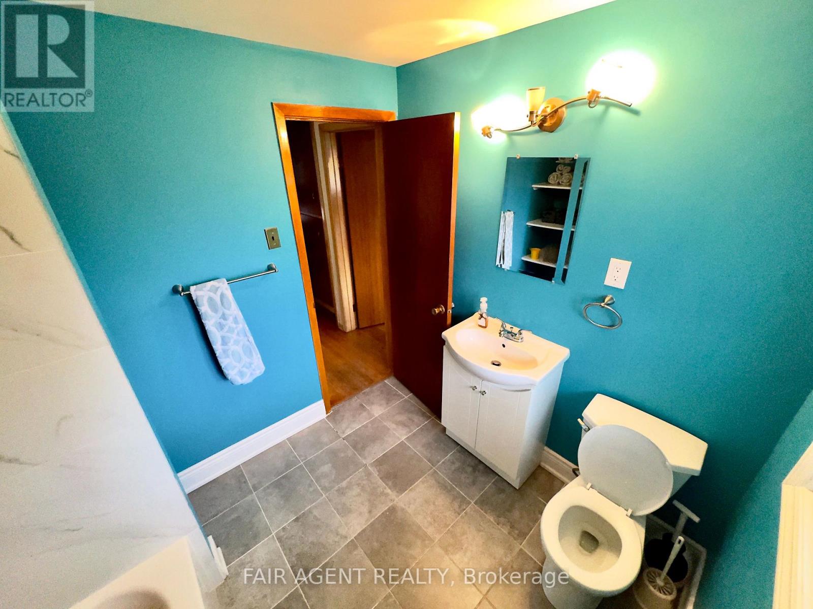 175 Fourth Avenue, Kitchener, Ontario  N2C 1P3 - Photo 9 - X12106706