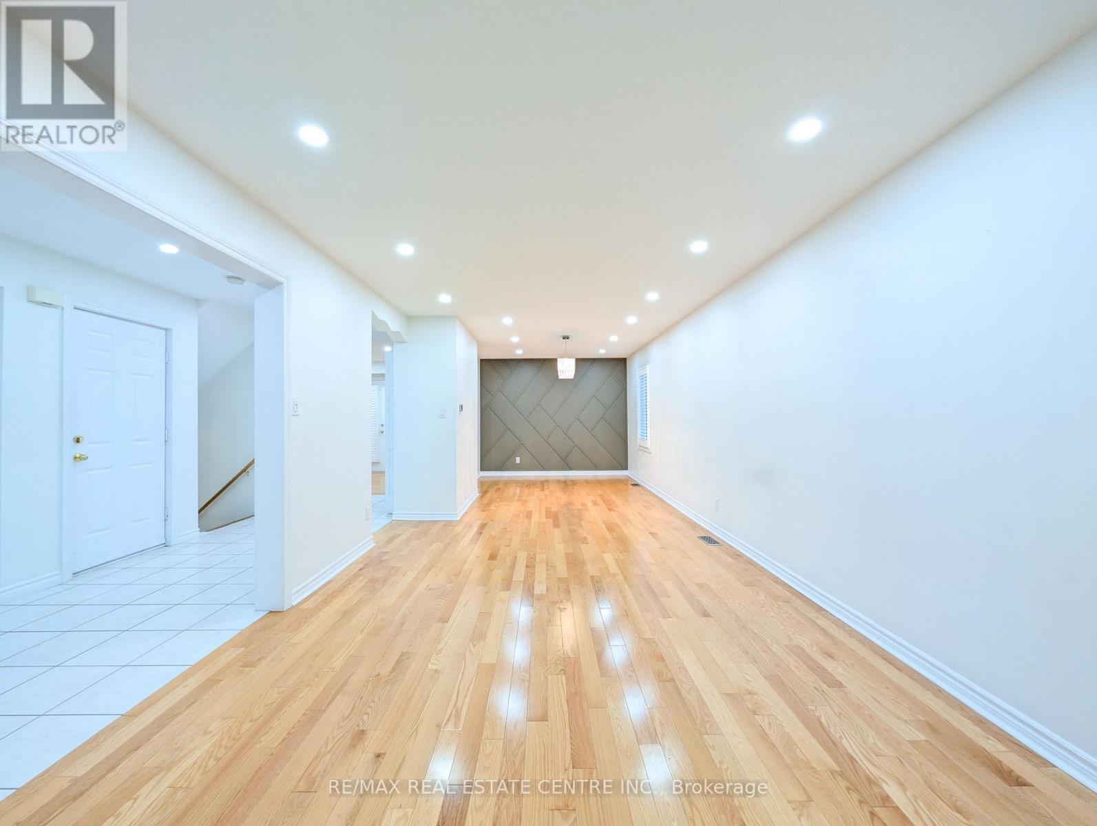 Property at 187 DAIMLER DRIVE S image 5