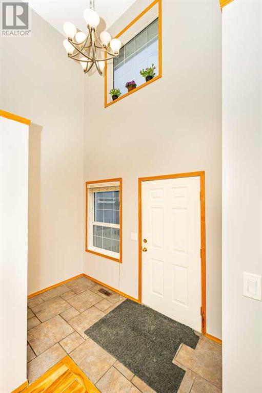 Property at 43 Anaheim Crescent NE image 2