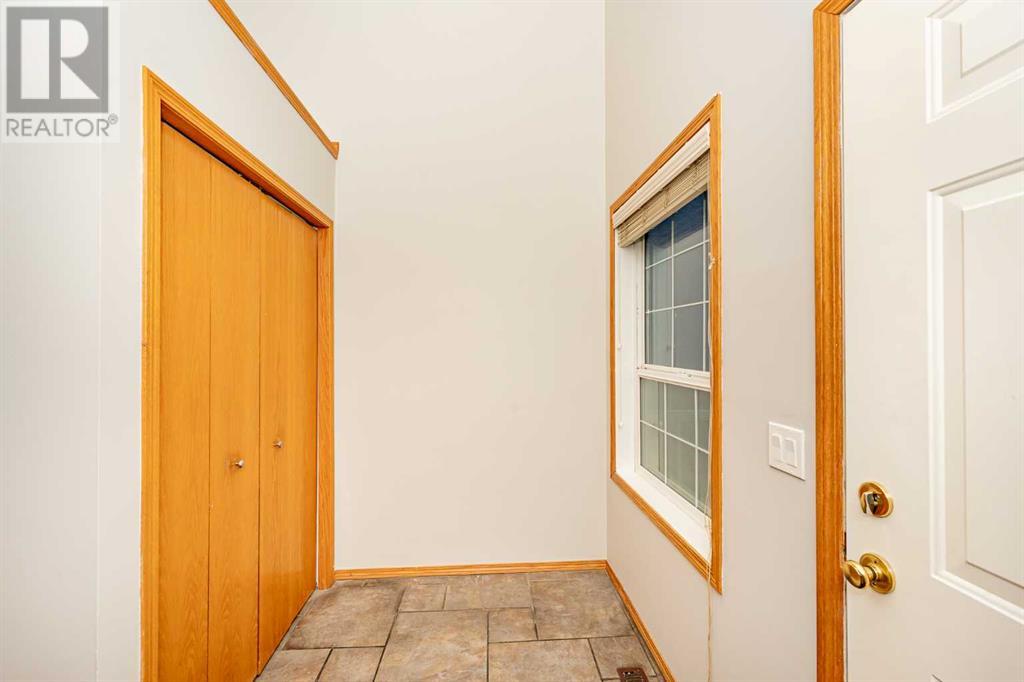 Property at 43 Anaheim Crescent NE image 3