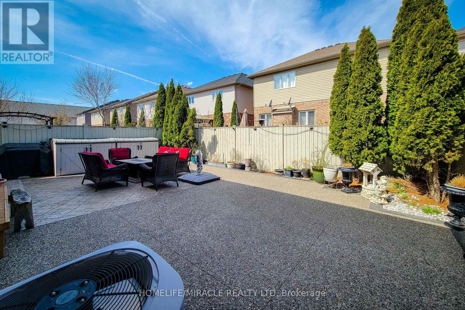 185 Palacebeach Trail, Hamilton, Ontario  L8E 0C2 - Photo 10 - X12106762