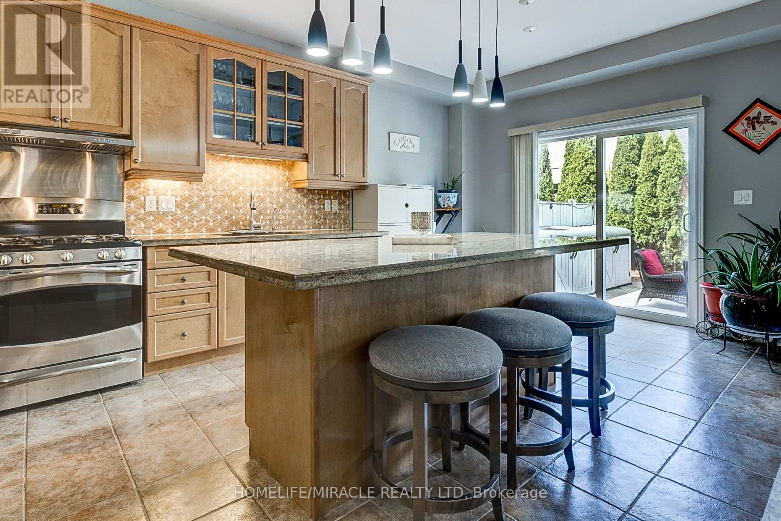 185 Palacebeach Trail, Hamilton, Ontario  L8E 0C2 - Photo 22 - X12106762