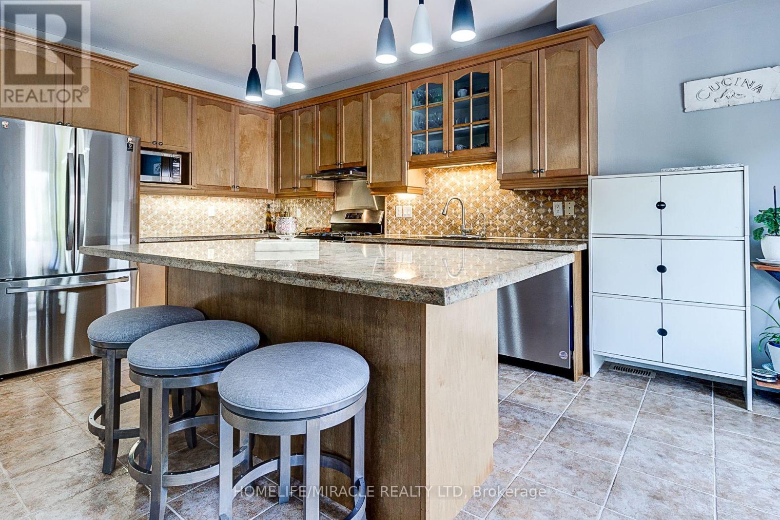 185 Palacebeach Trail, Hamilton, Ontario  L8E 0C2 - Photo 23 - X12106762