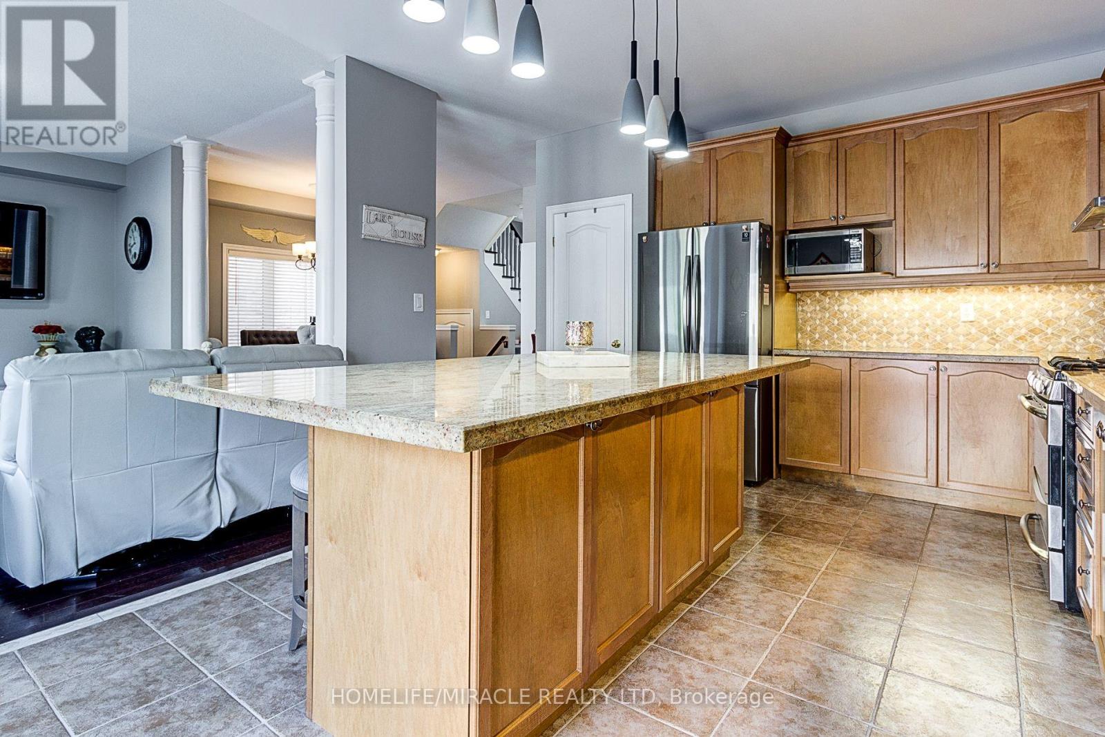 185 Palacebeach Trail, Hamilton, Ontario  L8E 0C2 - Photo 24 - X12106762