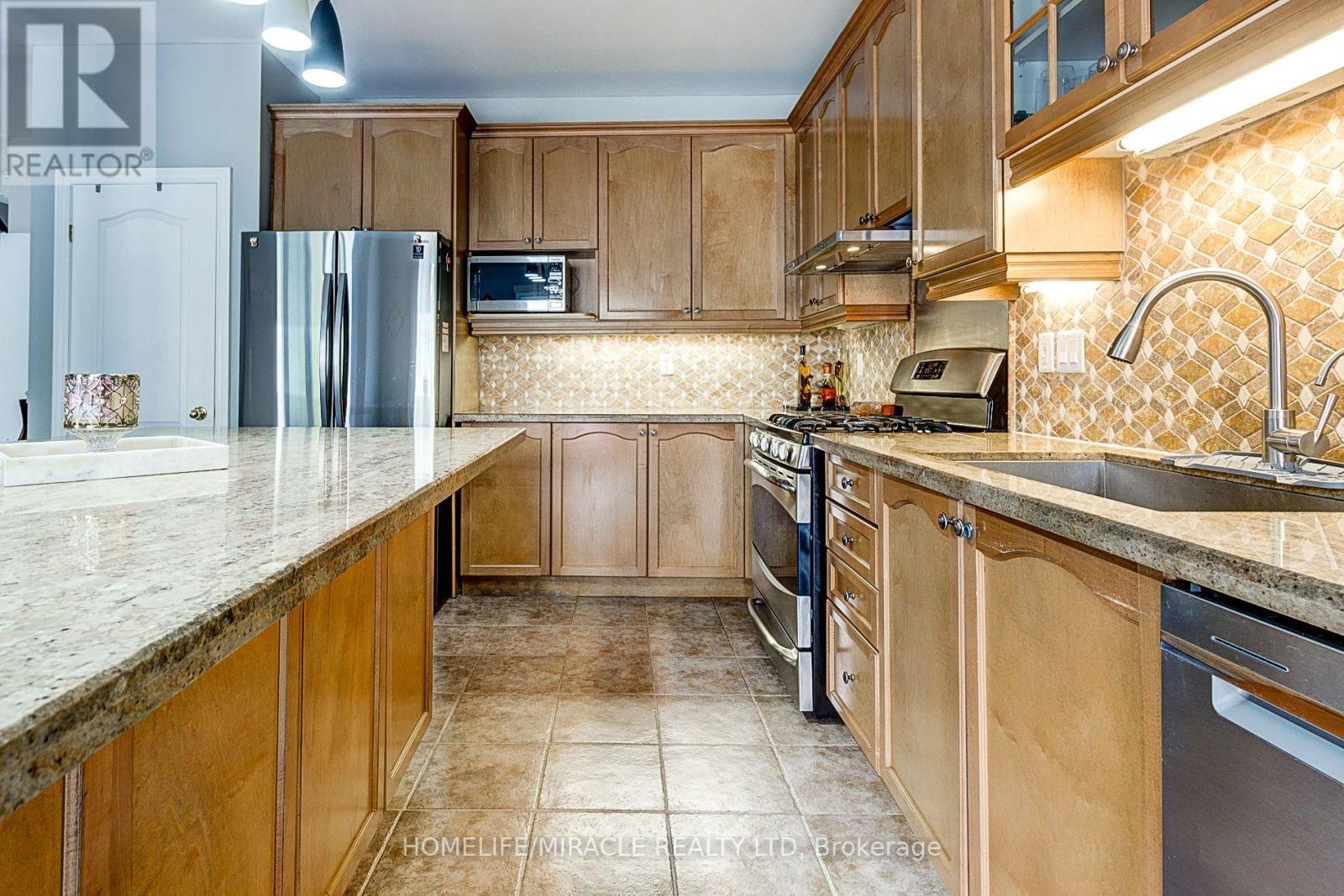 185 Palacebeach Trail, Hamilton, Ontario  L8E 0C2 - Photo 25 - X12106762