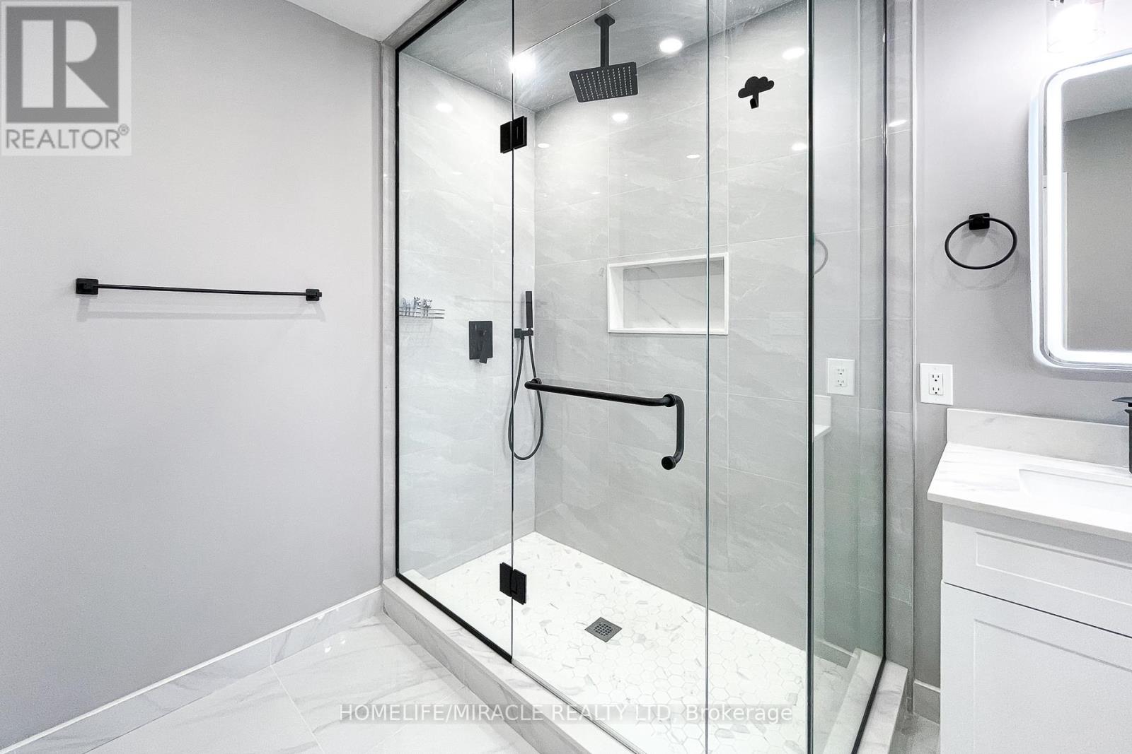 185 Palacebeach Trail, Hamilton, Ontario  L8E 0C2 - Photo 40 - X12106762