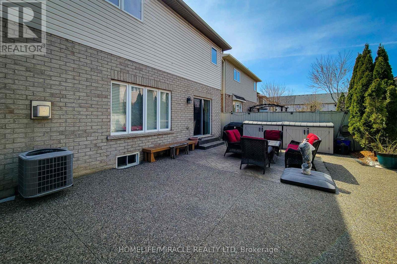 185 Palacebeach Trail, Hamilton, Ontario  L8E 0C2 - Photo 9 - X12106762