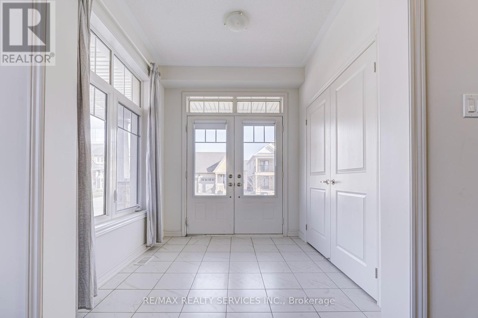 Property at 43 CONLIN COURT image 3