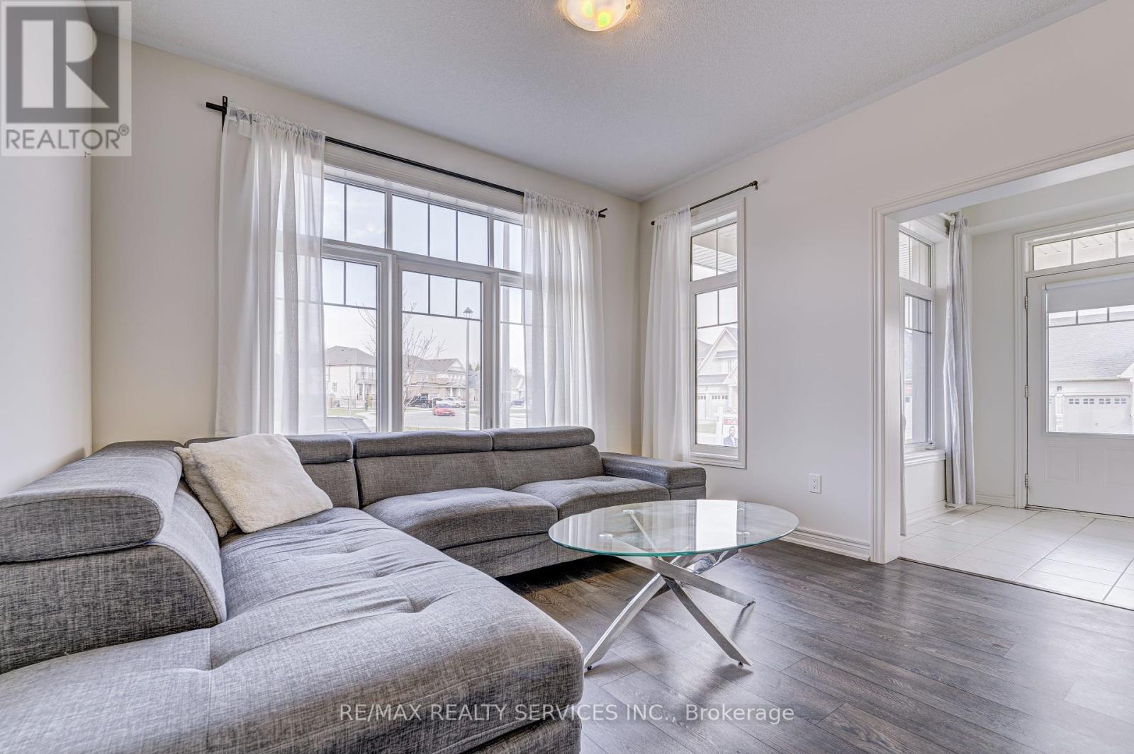 Property at 43 CONLIN COURT image 4