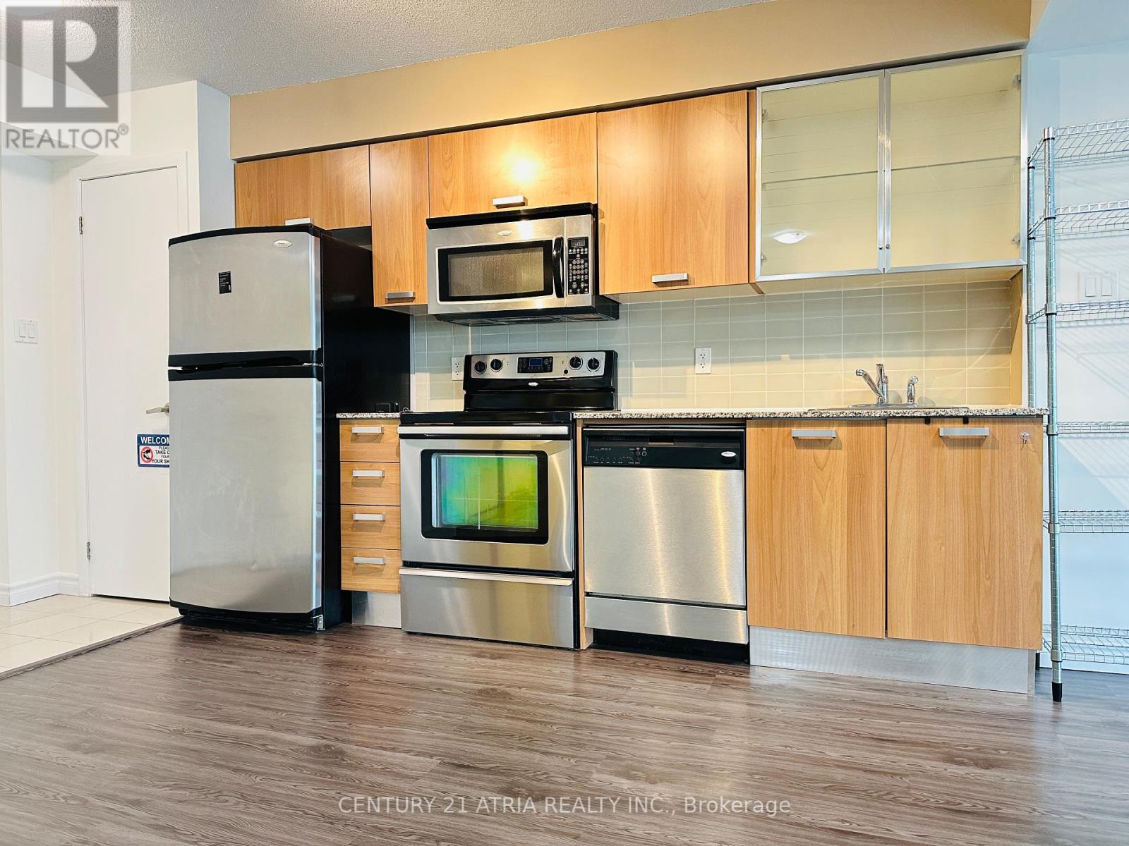 710 - 37 Grosvenor Street, Toronto, Ontario  M4Y 3G5 - Photo 3 - C12106803