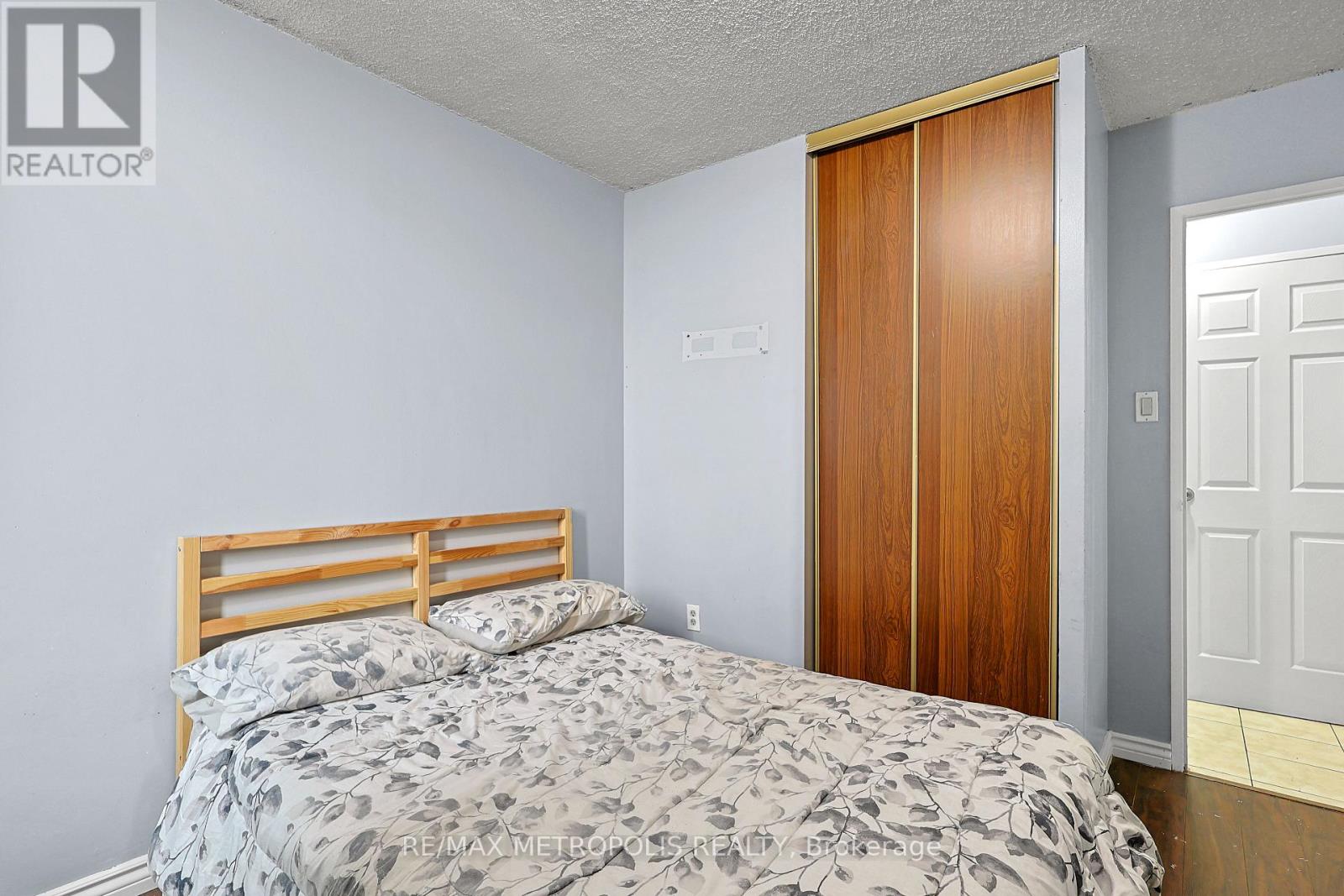902 - 5 San Romano Way, Toronto, Ontario  M3N 2Y4 - Photo 18 - W12105532