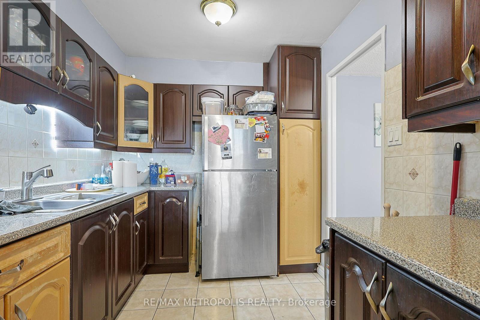 902 - 5 San Romano Way, Toronto, Ontario  M3N 2Y4 - Photo 14 - W12105532