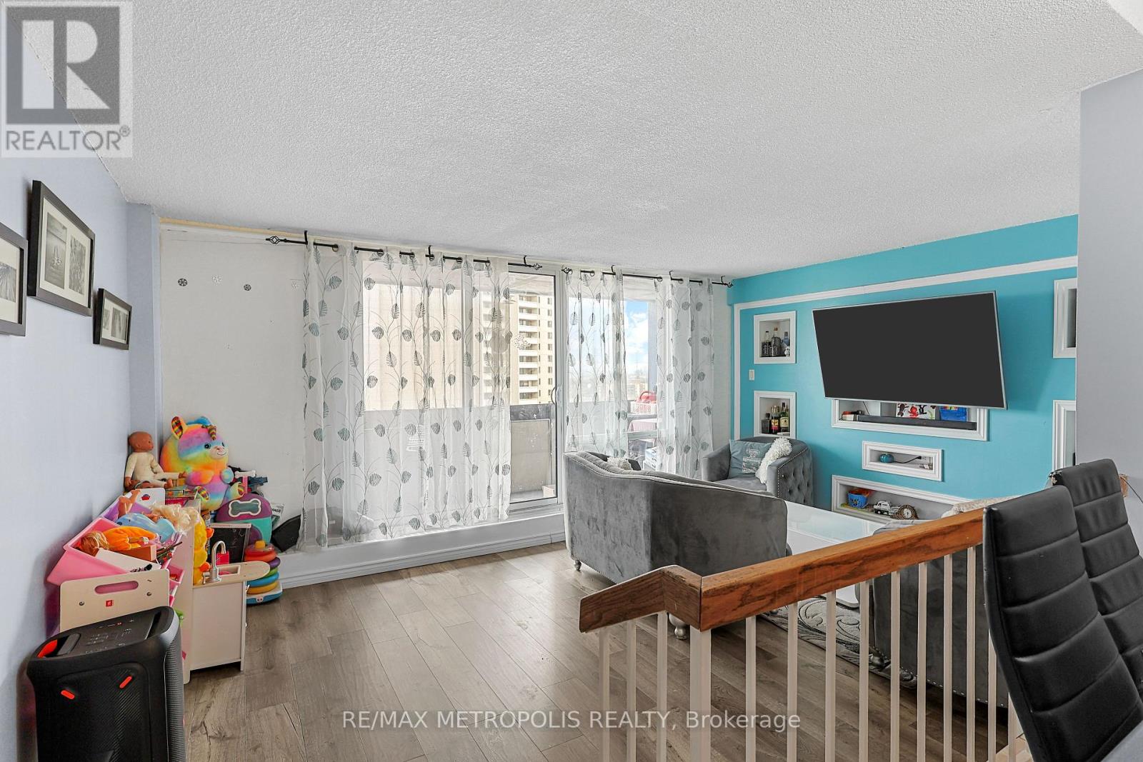 902 - 5 San Romano Way, Toronto, Ontario  M3N 2Y4 - Photo 8 - W12105532