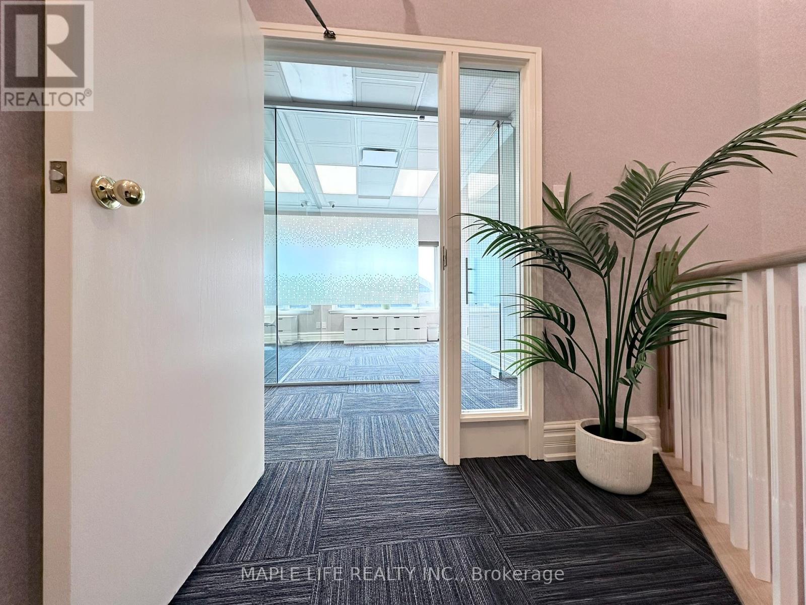 5-B - 30 Wertheim Court, Richmond Hill, Ontario  L4B 1B9 - Photo 5 - N12085215