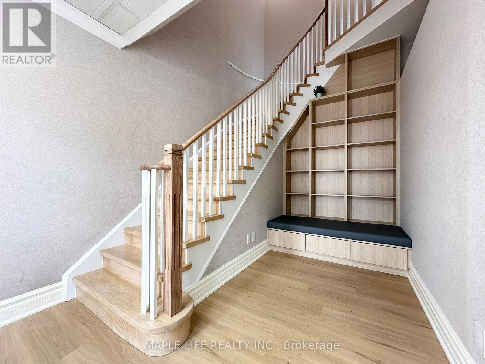 5-B - 30 Wertheim Court, Richmond Hill, Ontario  L4B 1B9 - Photo 4 - N12085215