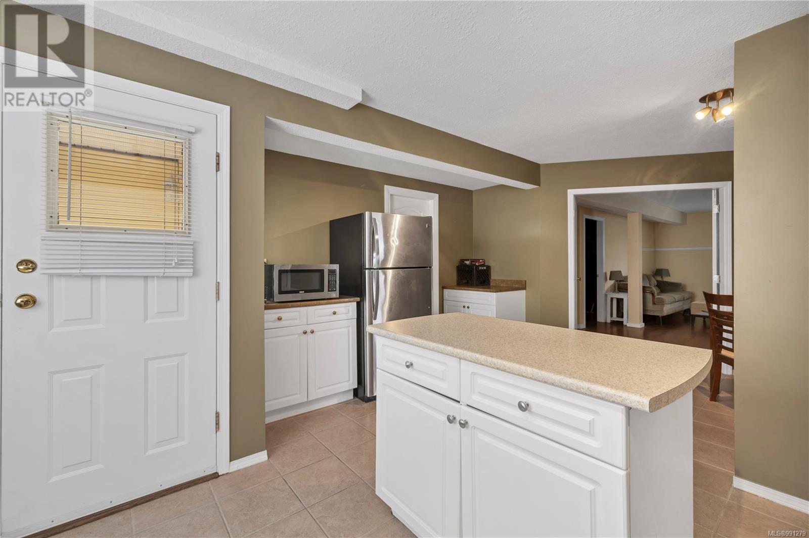 Property at 749 Bowen Dr image 2