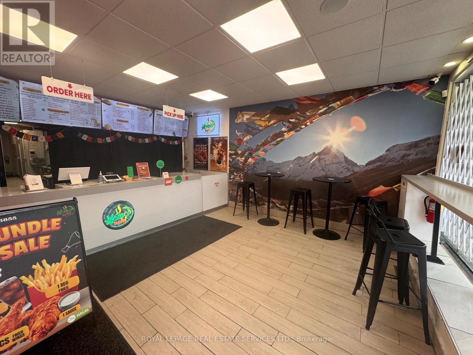 Property at 2916 LAKE SHORE BOULEVARD W image 4