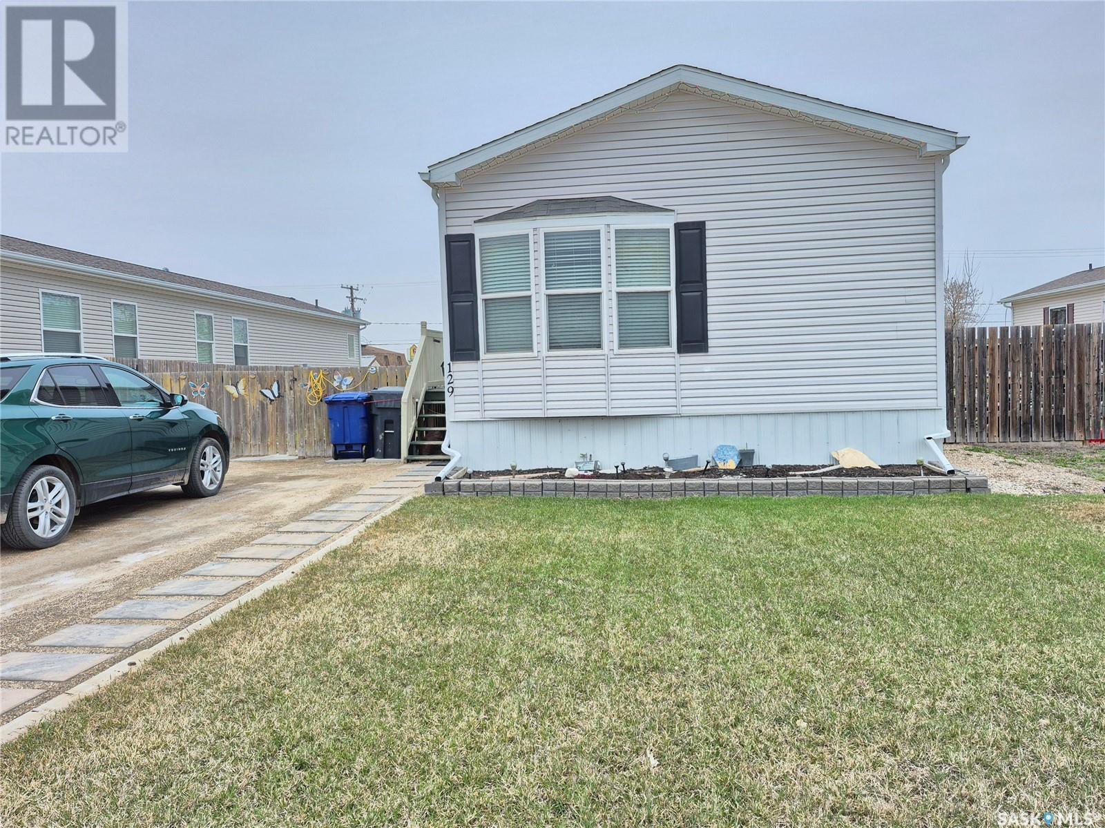 129 1st AVENUE SW, Weyburn, Saskatchewan