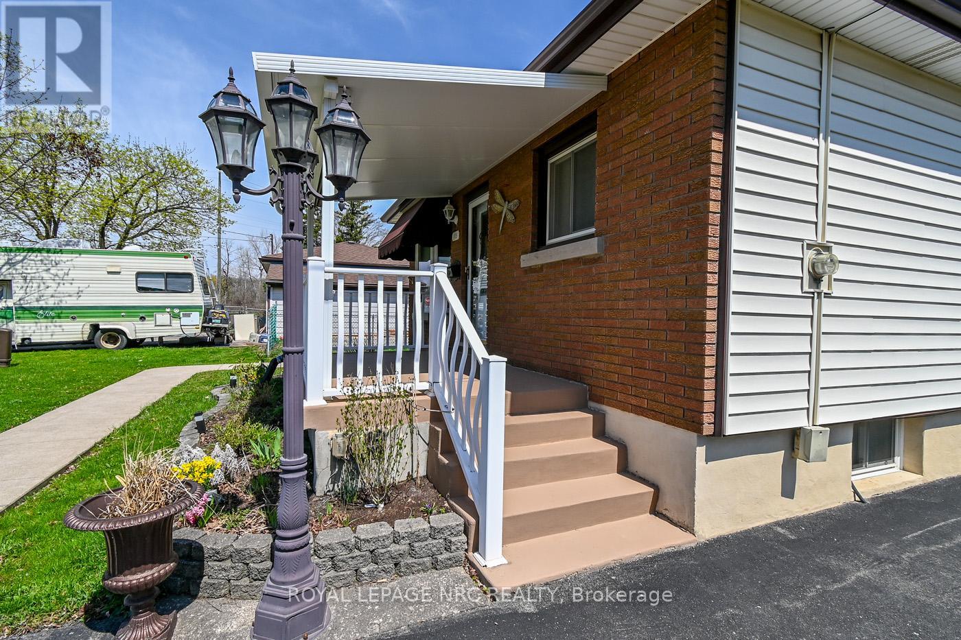 15 Kilgour Avenue, Welland (Broadway), Ontario  L3C 2P8 - Photo 2 - X12106847