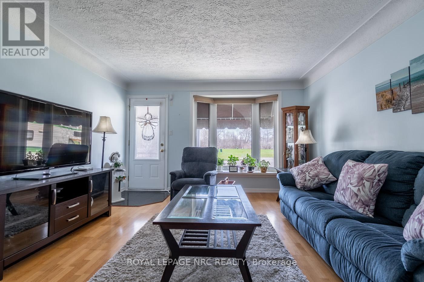 15 Kilgour Avenue, Welland (Broadway), Ontario  L3C 2P8 - Photo 4 - X12106847