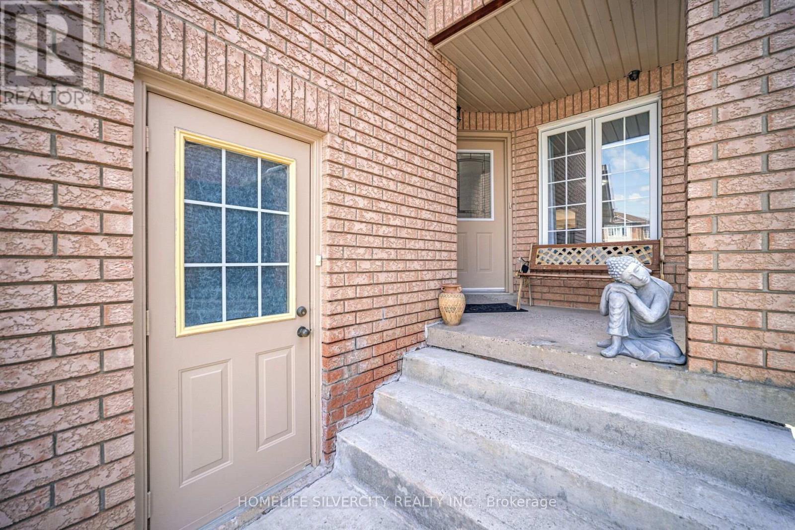Property at 70 TUMBLEWEED TRAIL image 2