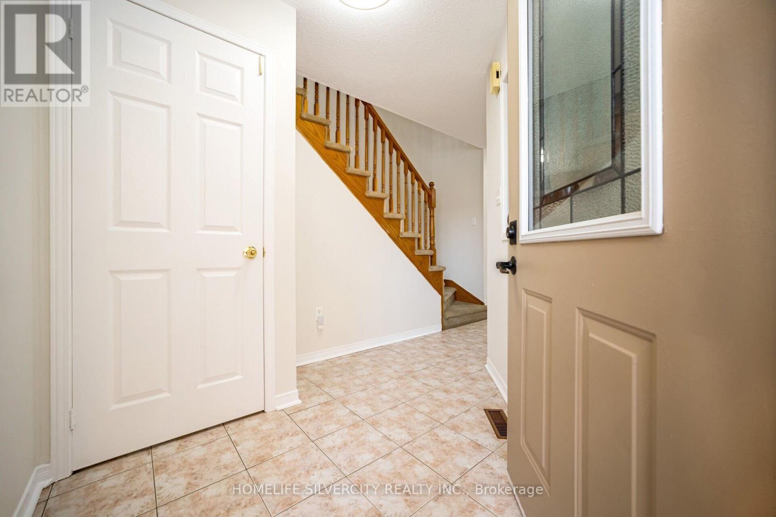 Property at 70 TUMBLEWEED TRAIL image 3