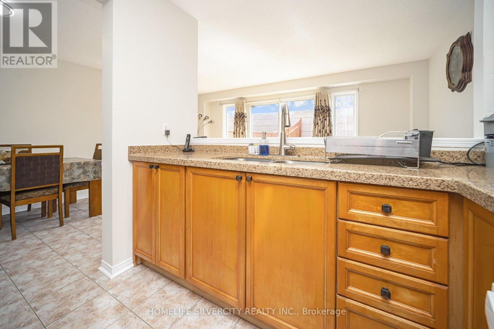 70 Tumbleweed Trail, Brampton, Ontario  L6Y 4Z9 - Photo 13 - W12106771