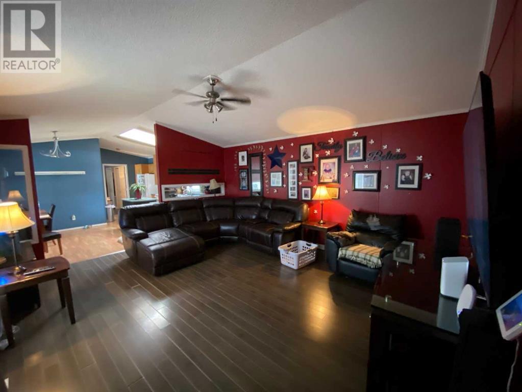52 Maple Drive W, Brooks, Alberta  T1R 1J2 - Photo 3 - A2204757