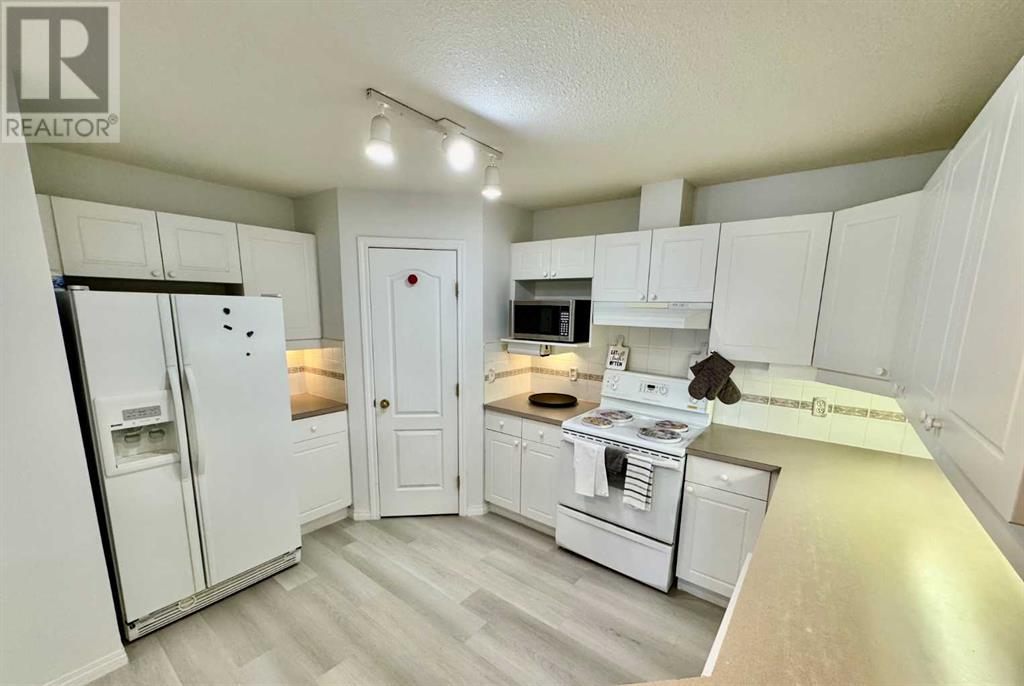 Property at 210, 4507 45 Street SW image 3