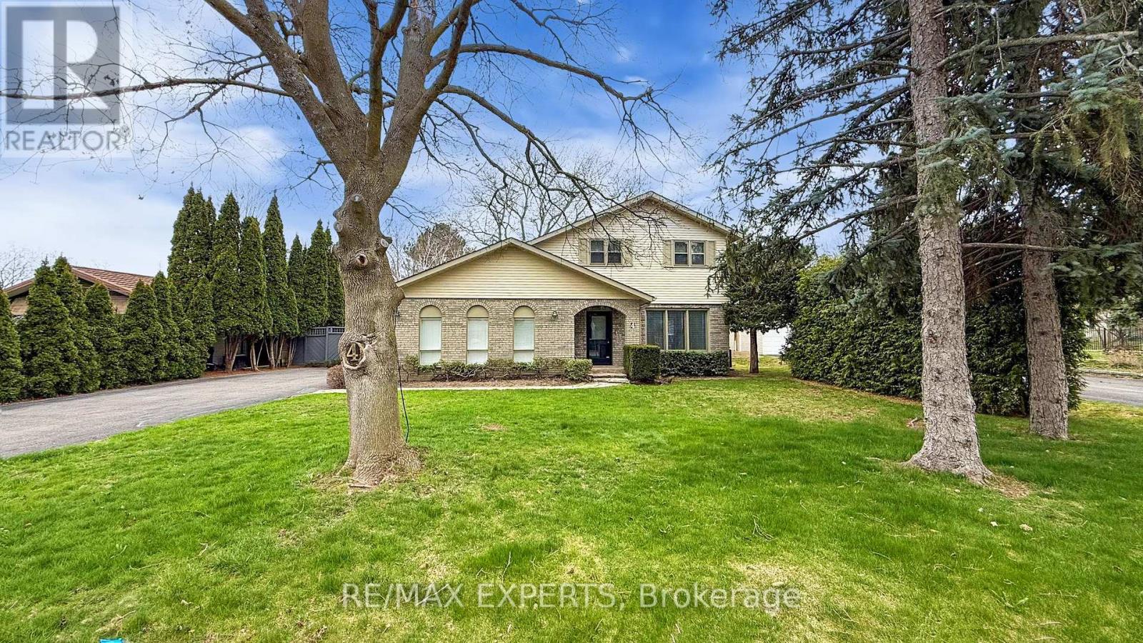 Property at 4 CHRISTMAN COURT image 4