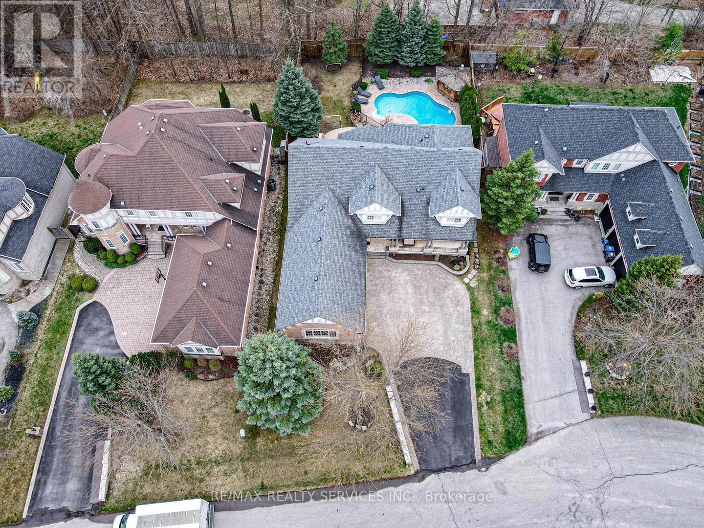 Property at 63 LINKS LANE image 2