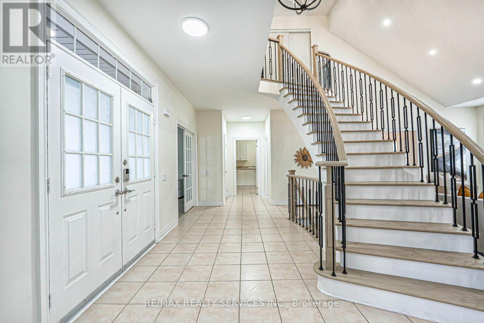 Property at 63 LINKS LANE image 4