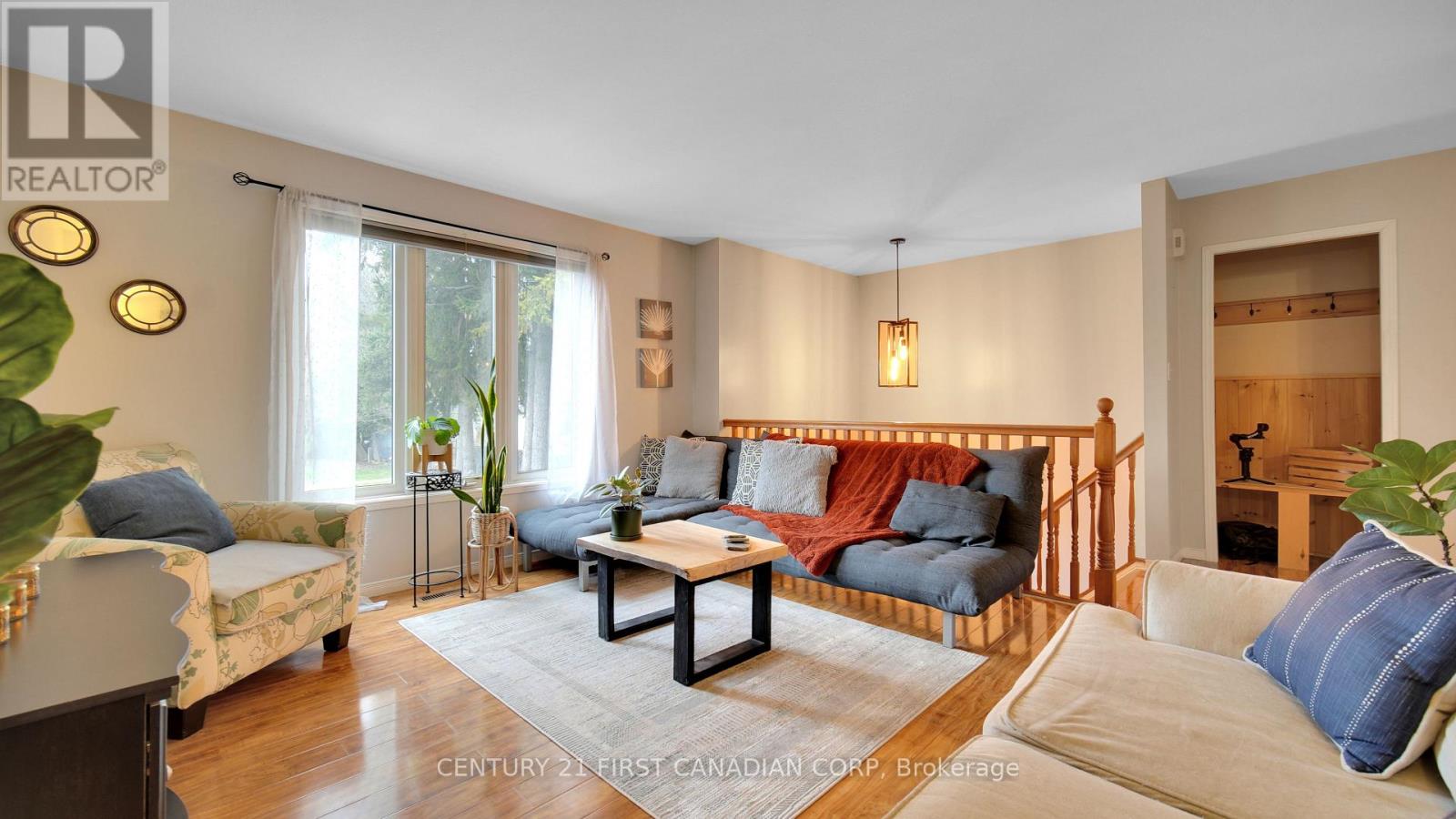 Property at 126 SCOTT STREET E image 5