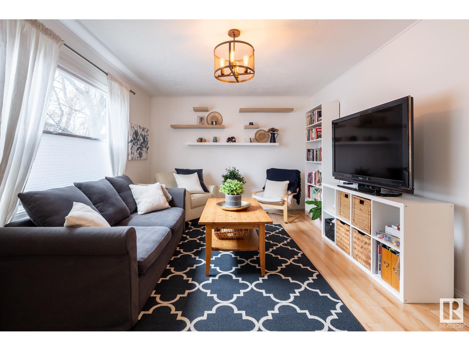 Property at 9622 72 AV NW image 2