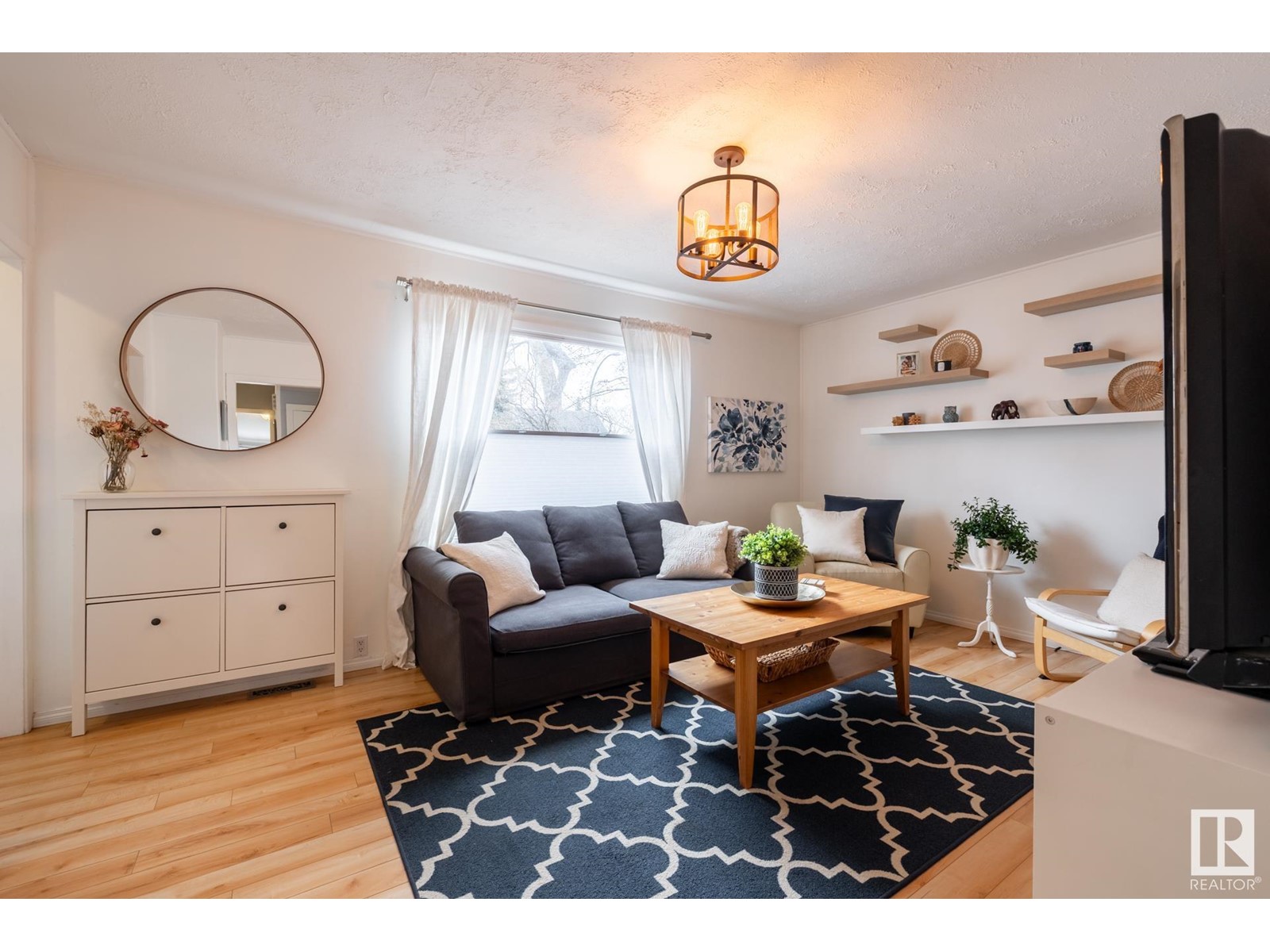 Property at 9622 72 AV NW image 3