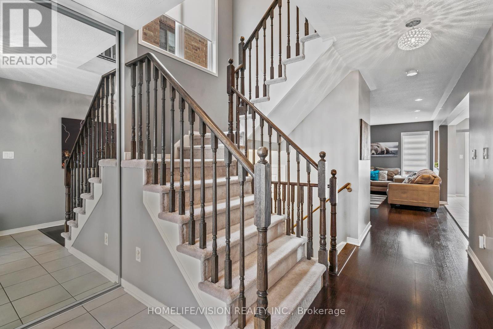 25 Long Street, Bradford West Gwillimbury, Ontario  L3Z 0L7 - Photo 4 - N12089957