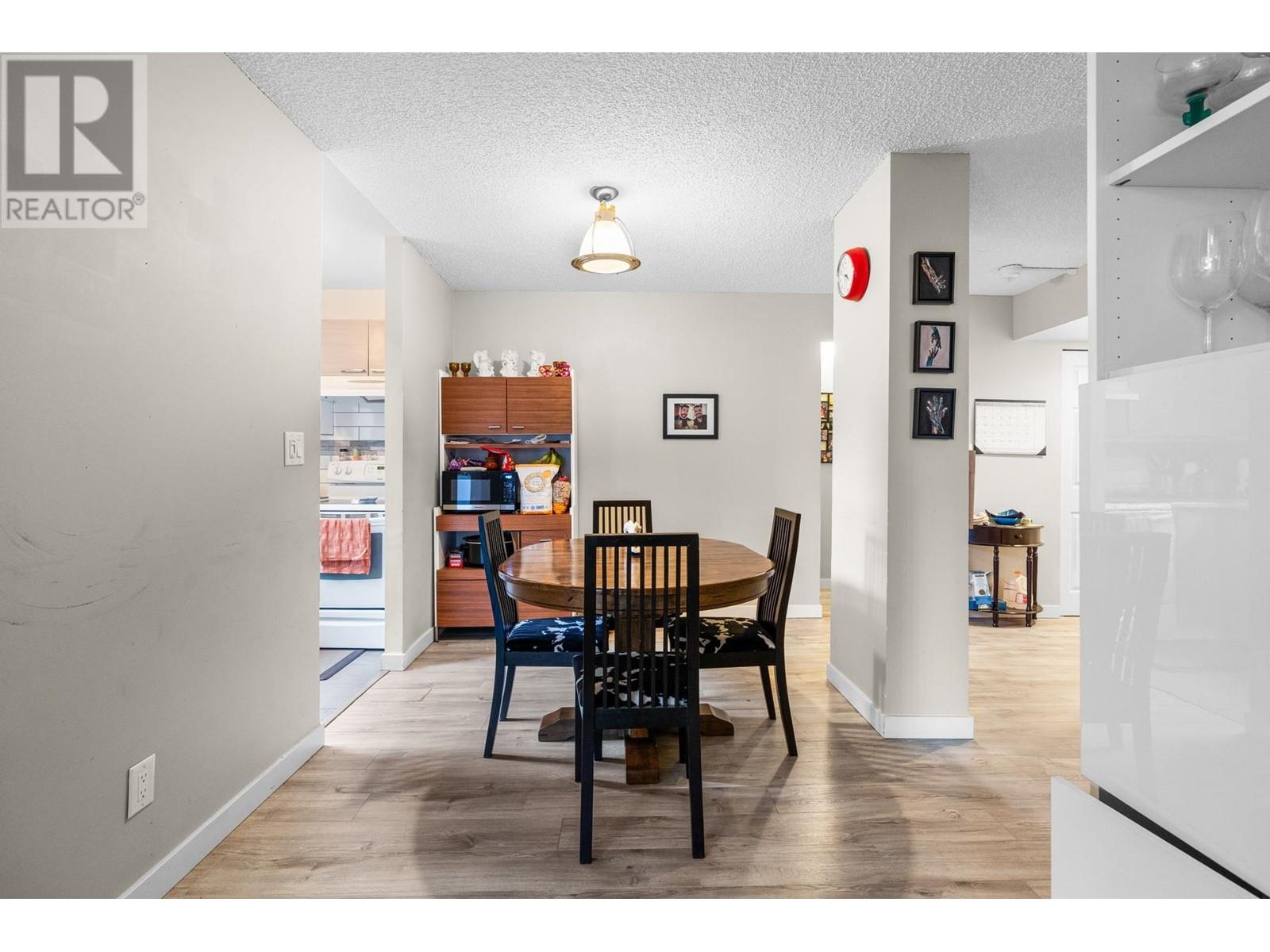Listing Picture 15 of 32 : 104 7171 BERESFORD STREET, Burnaby / 本拿比 - 魯藝地產 Yvonne Lu Group - MLS Medallion Club Member