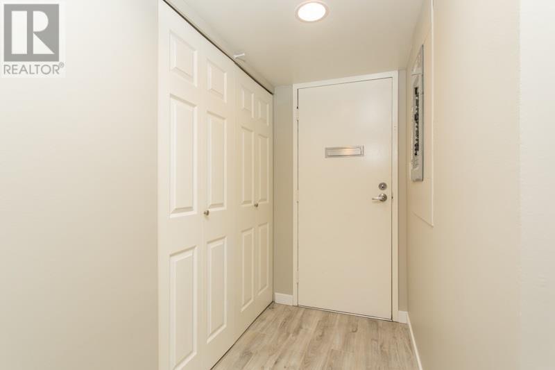 Listing Picture 4 of 32 : 104 7171 BERESFORD STREET, Burnaby / 本拿比 - 魯藝地產 Yvonne Lu Group - MLS Medallion Club Member