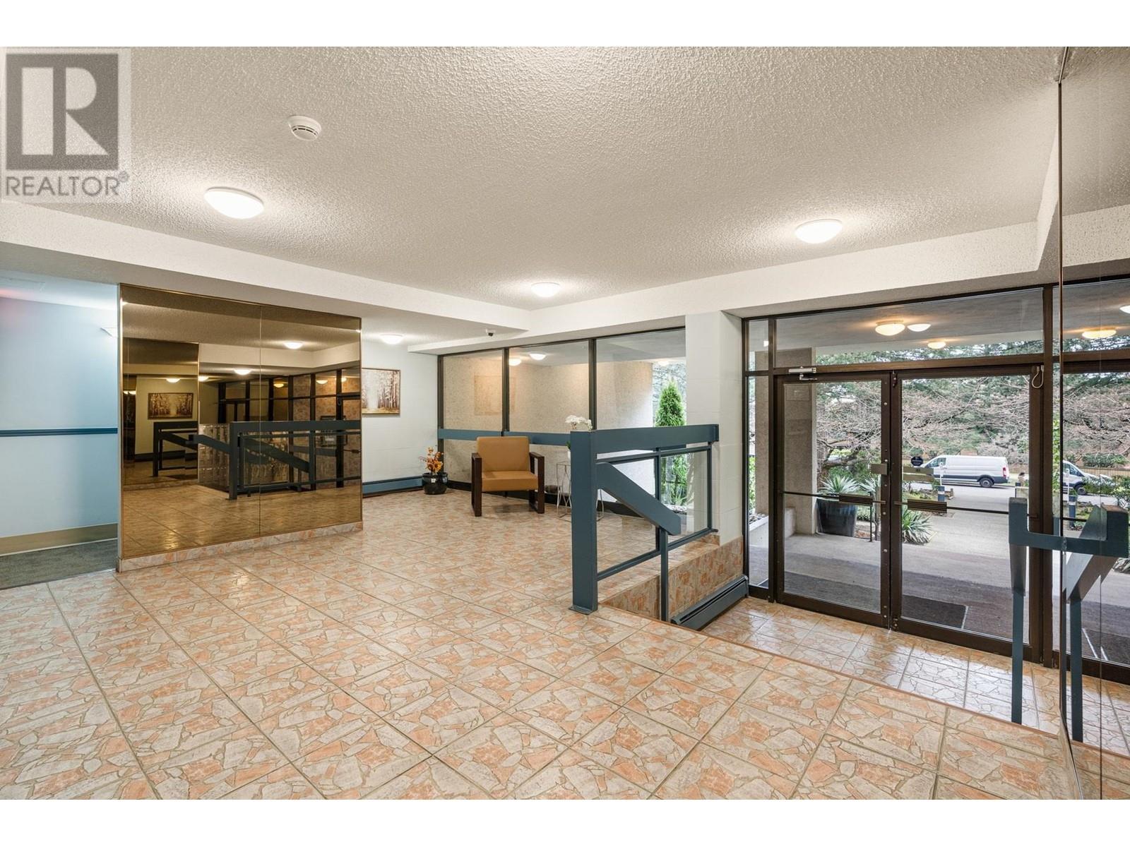 Listing Picture 31 of 32 : 104 7171 BERESFORD STREET, Burnaby / 本拿比 - 魯藝地產 Yvonne Lu Group - MLS Medallion Club Member