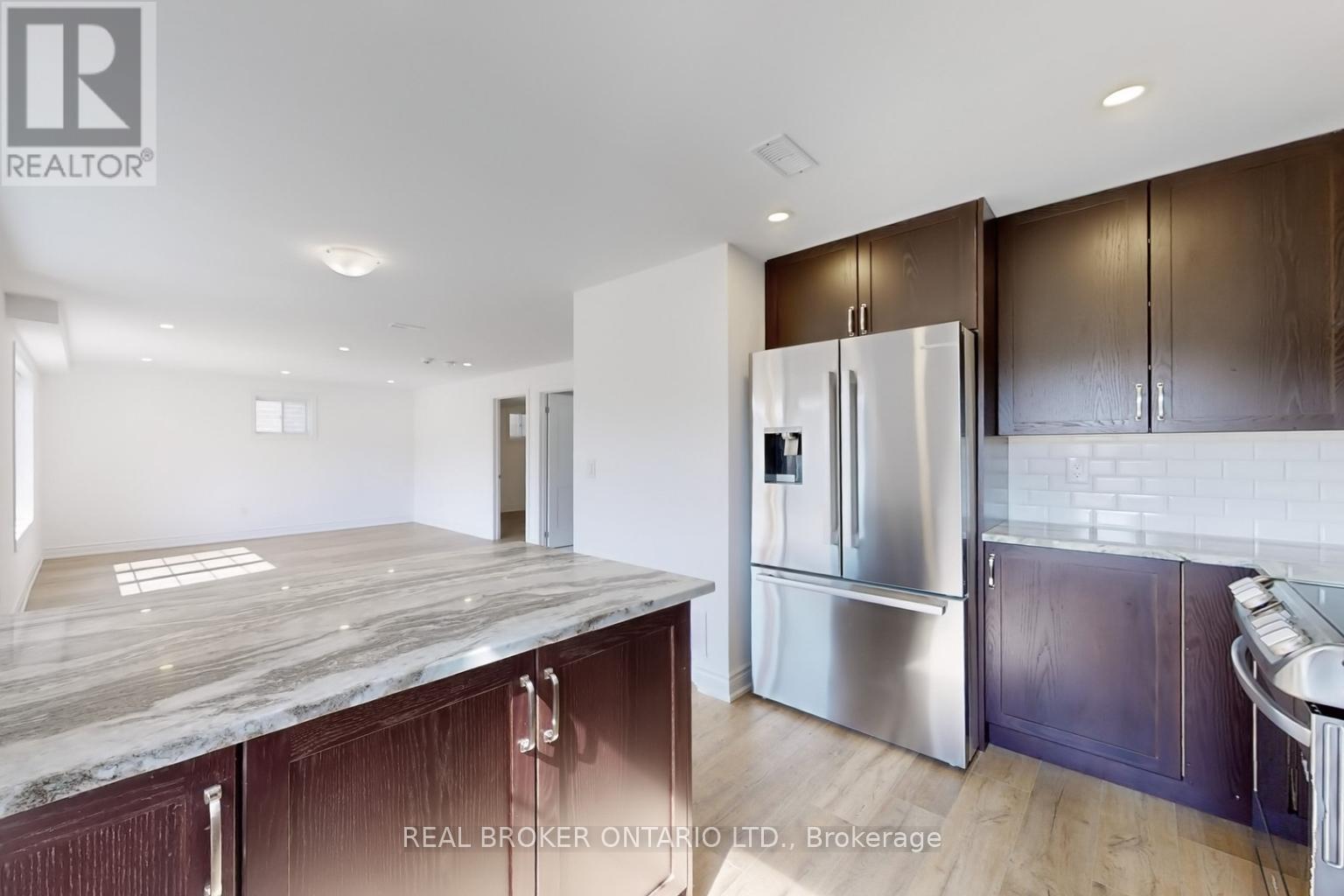 49 Kenneth Ross Bend, East Gwillimbury, Ontario  L9N 0T8 - Photo 14 - N12106721