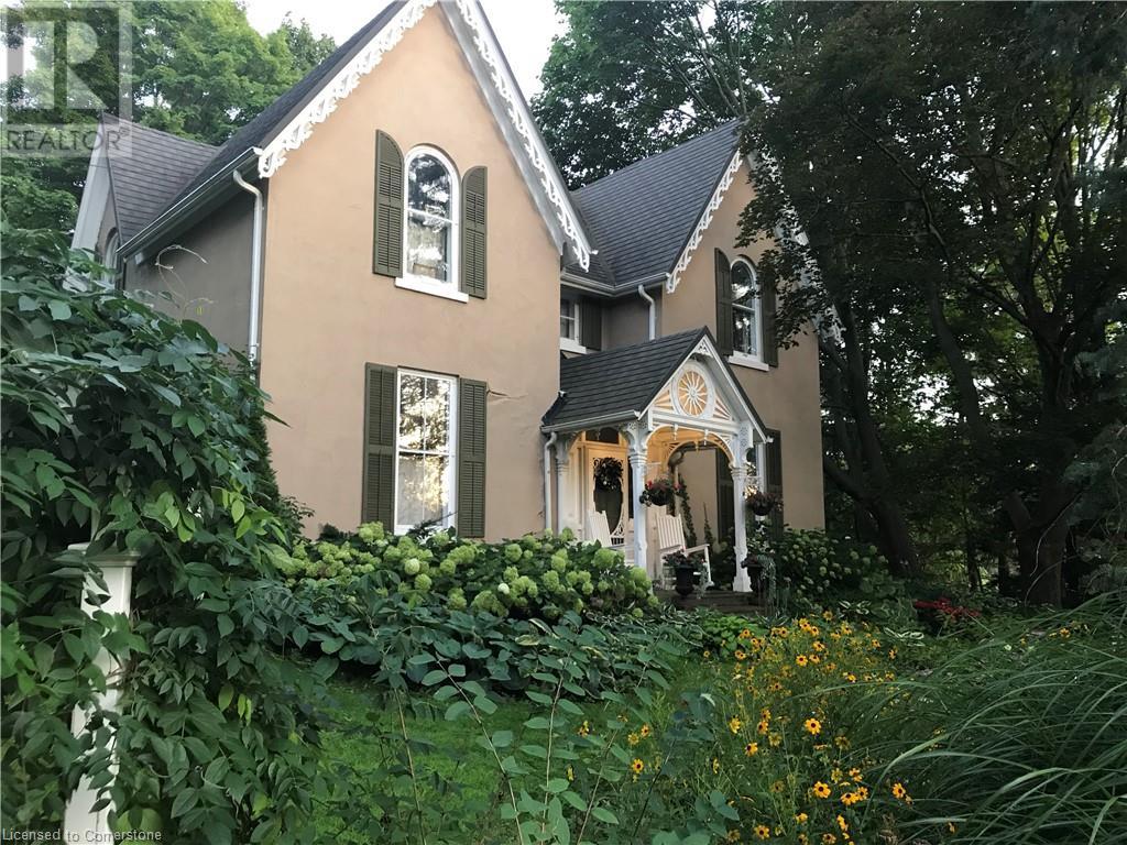Property at 340 DUNDAS Street E image 3
